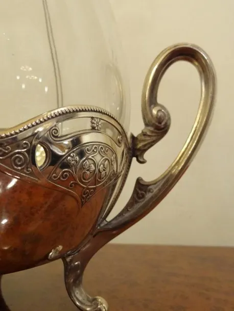 antica ciotola da punch wmF con design elegante e manici ornamentali, ideale per occasioni speciali.