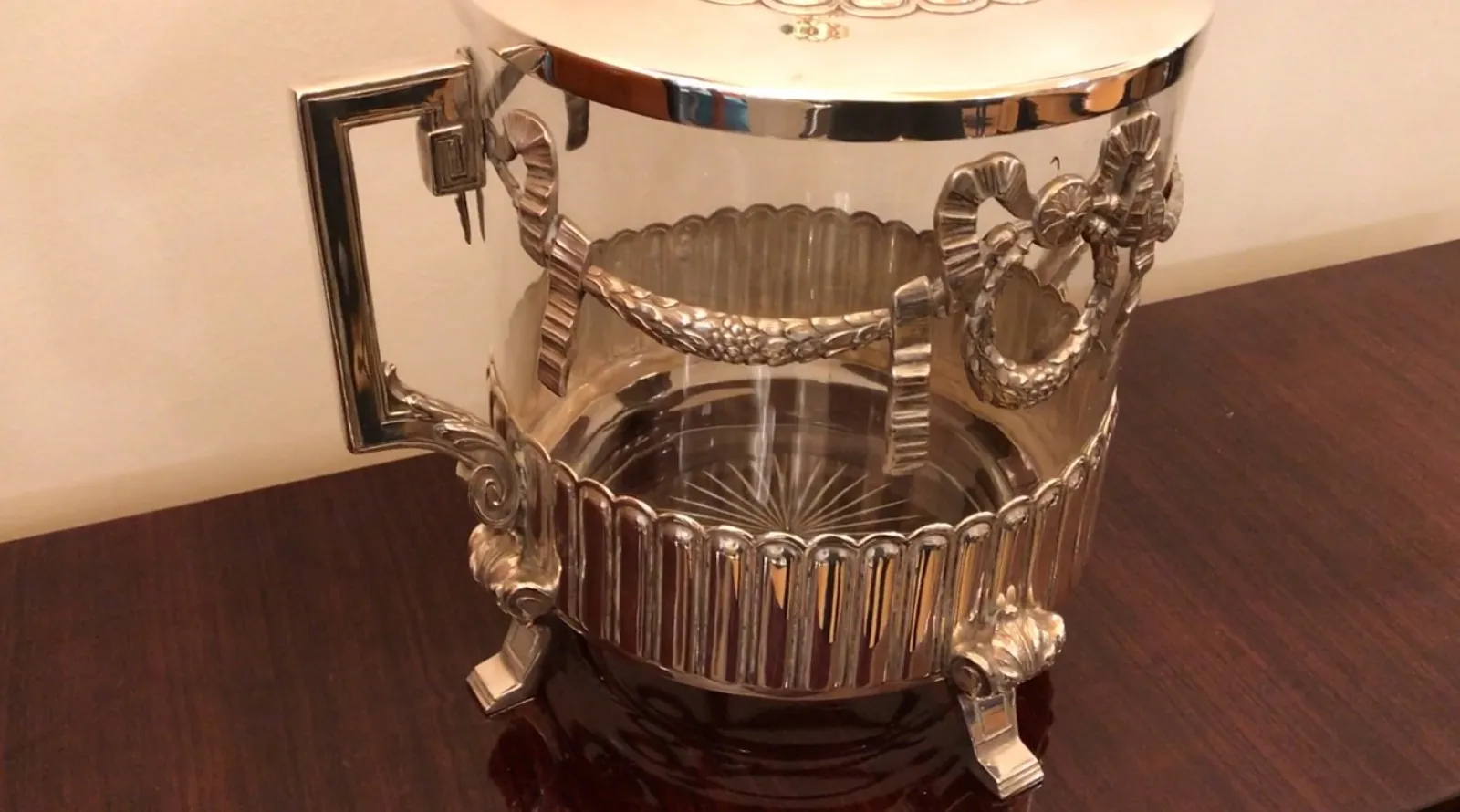 antike WMF Bowle mit dekorativ geformtem Deckel