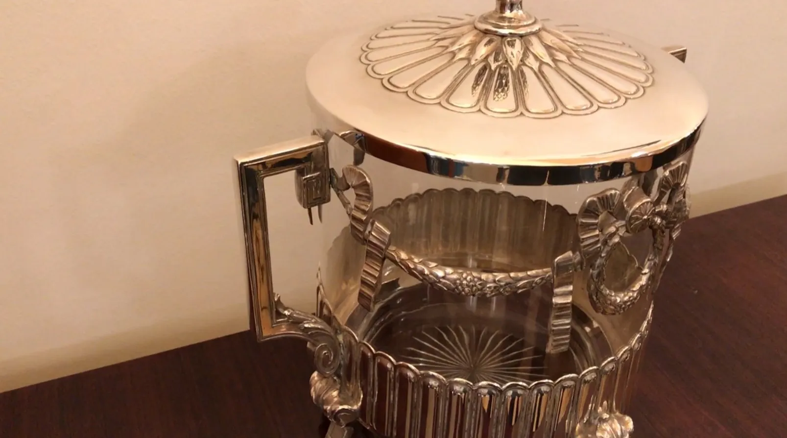 antike WMF Bowle mit dekorativ geformtem Deckel