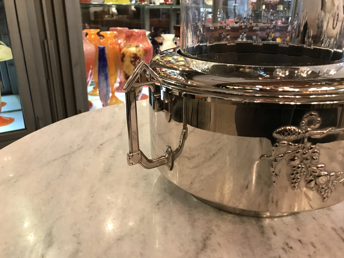 古董潘趣酒碗WMF，带有复杂设计和玻璃盖。