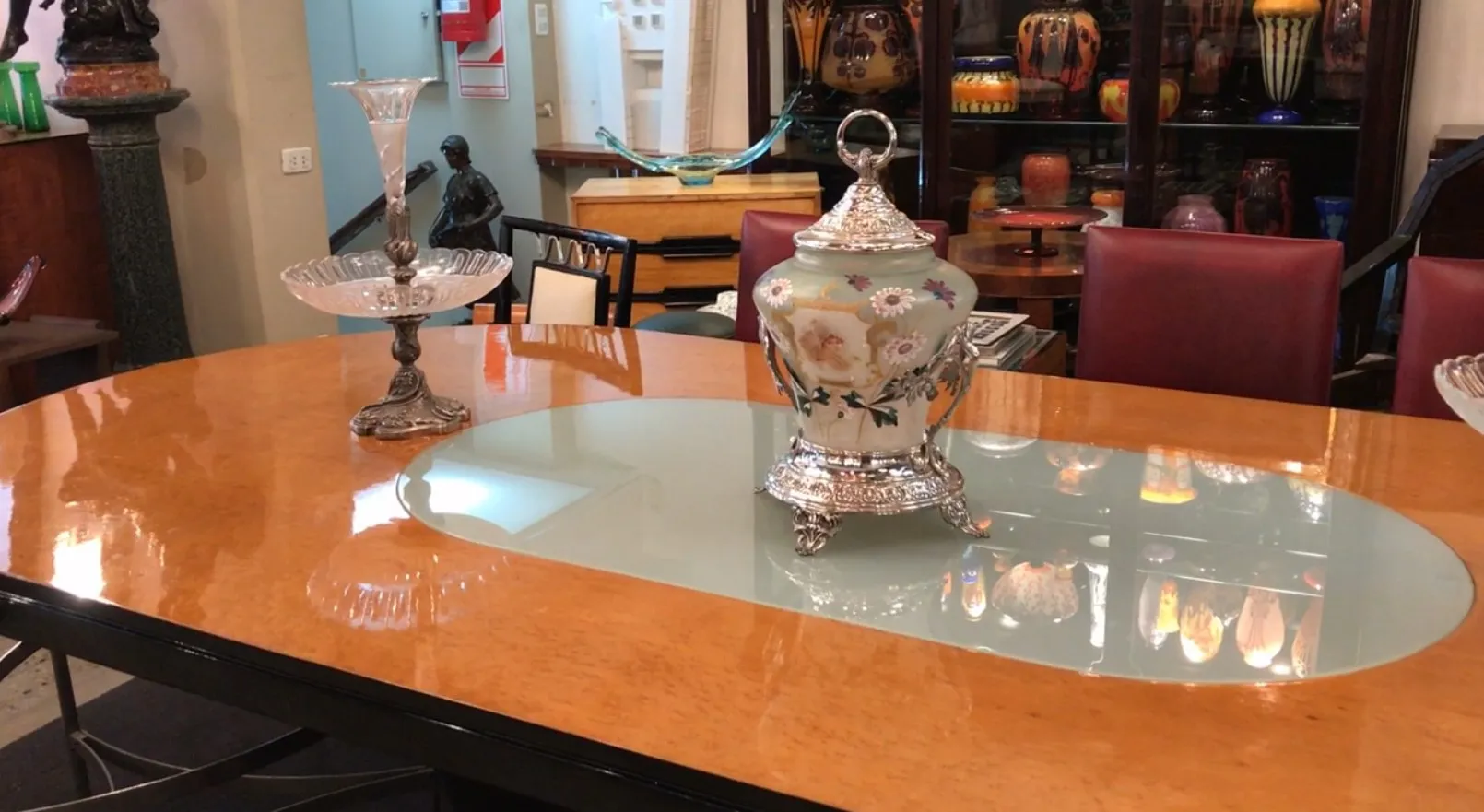 ponchera antigua WMF con flores y figura