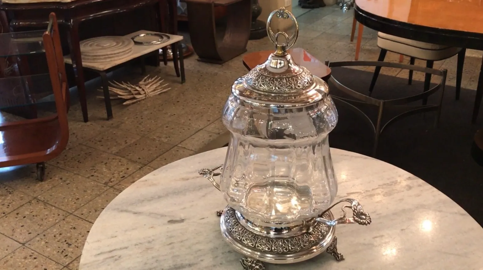 Bol à punch ancien wmf avec couvercle et design orné en métal