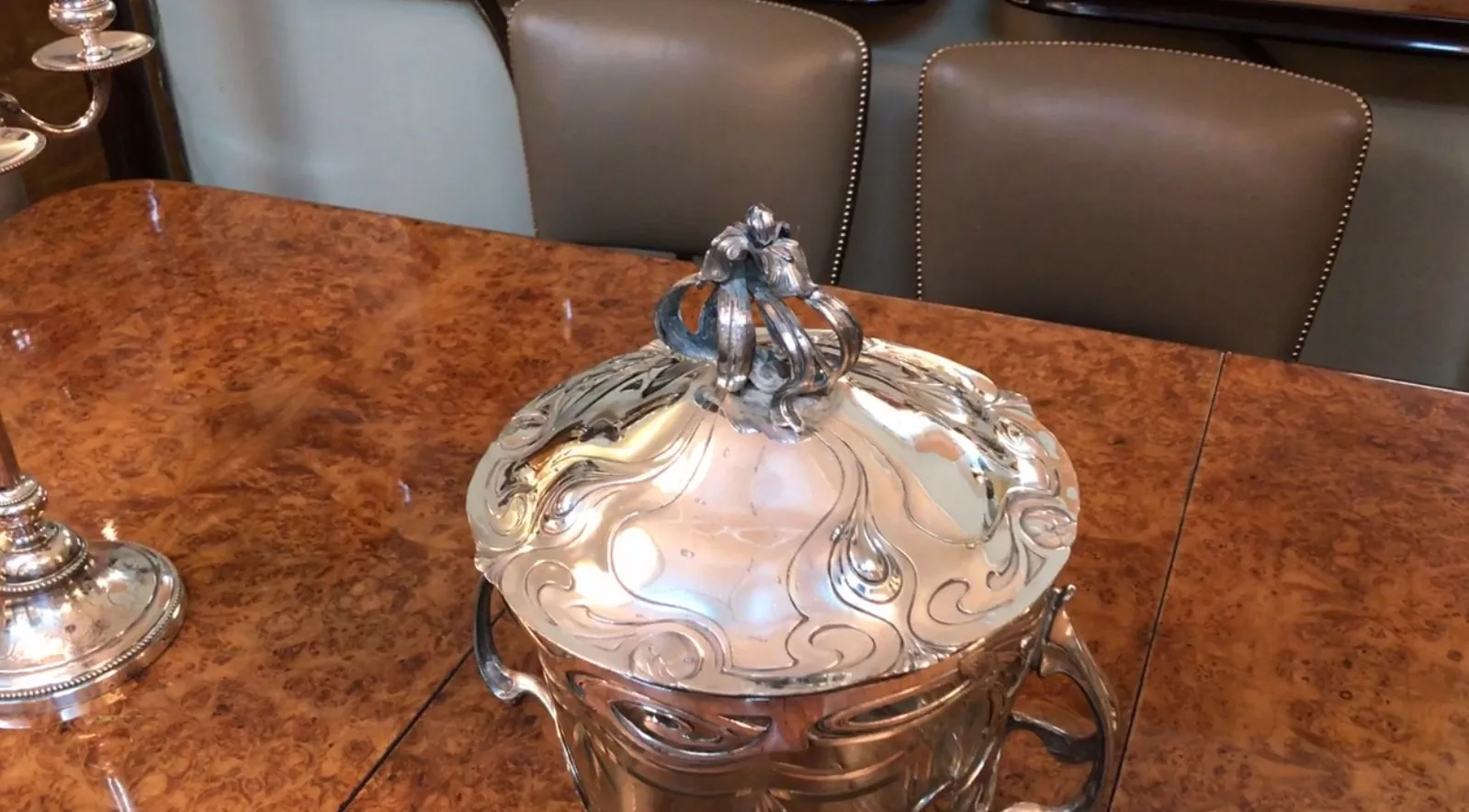 وعاء شراب قديم wmF بغطاء معدني لامع