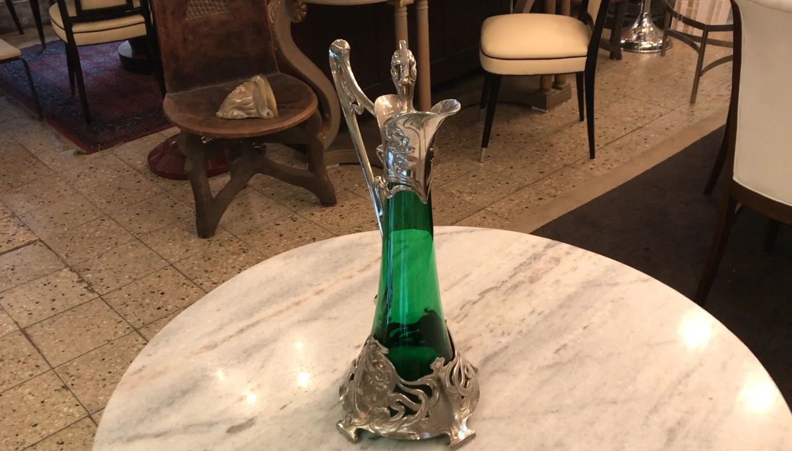 2 jarras antigas wmf com detalhe ornamental e vidro verde