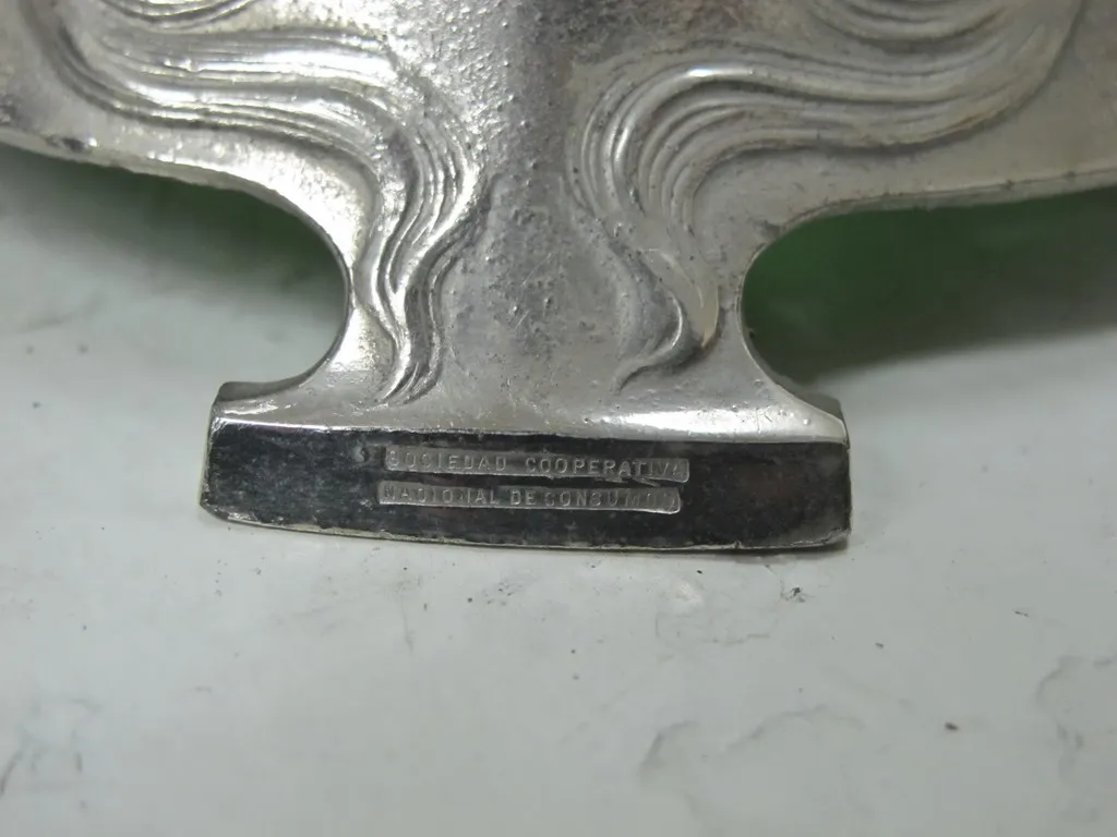 2 antike wmf Krüge mit verzierter Detail und grünem Glas