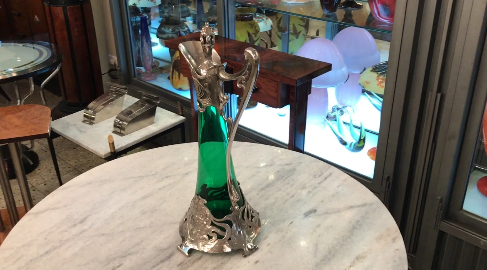 2 jarras wmf antiguas con detalle ornamental y cristal verde