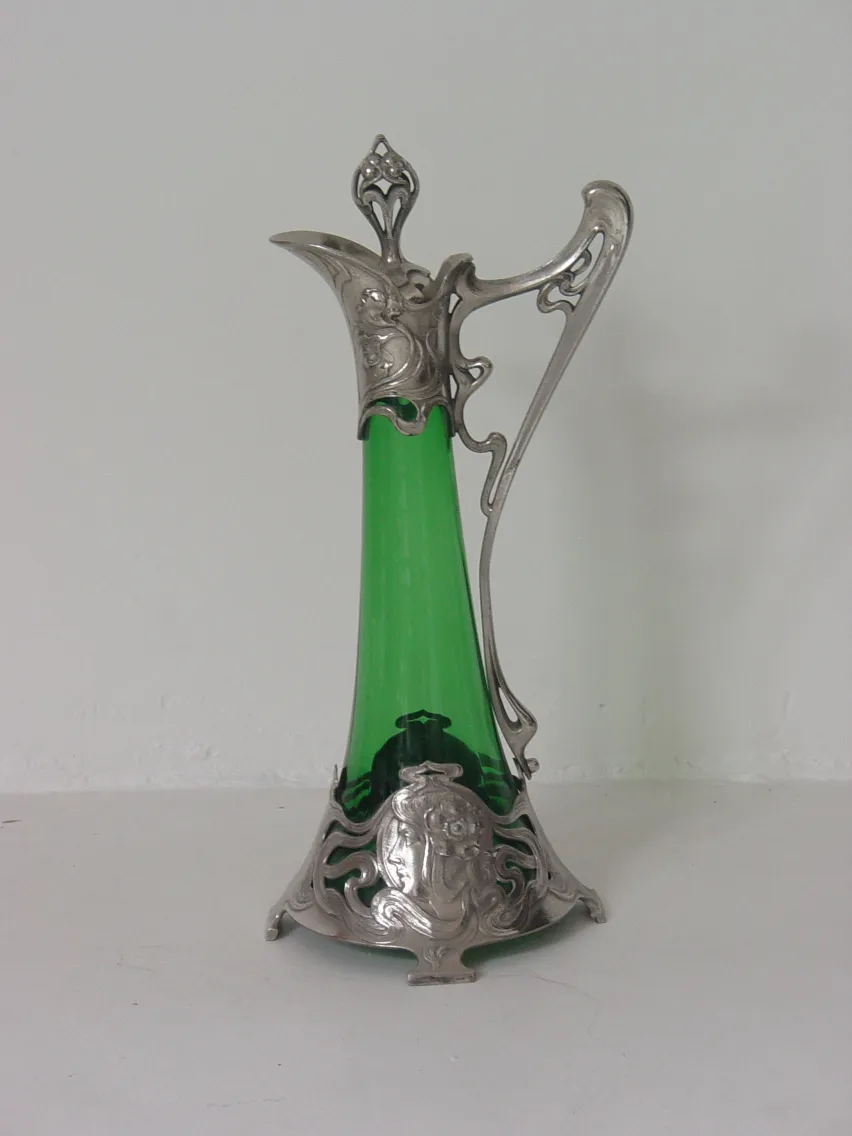 2 brocche antiche wmf con dettagli ornamentali e vetro verde