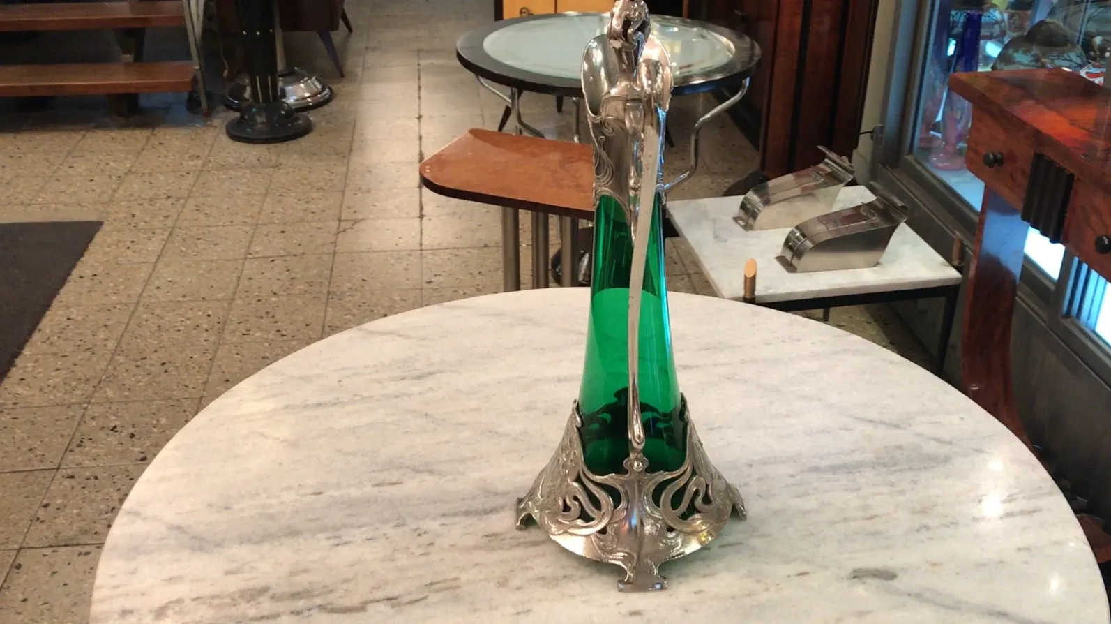 2 أباريق قديمة wmf مع تفاصيل زخرفية وزجاج أخضر