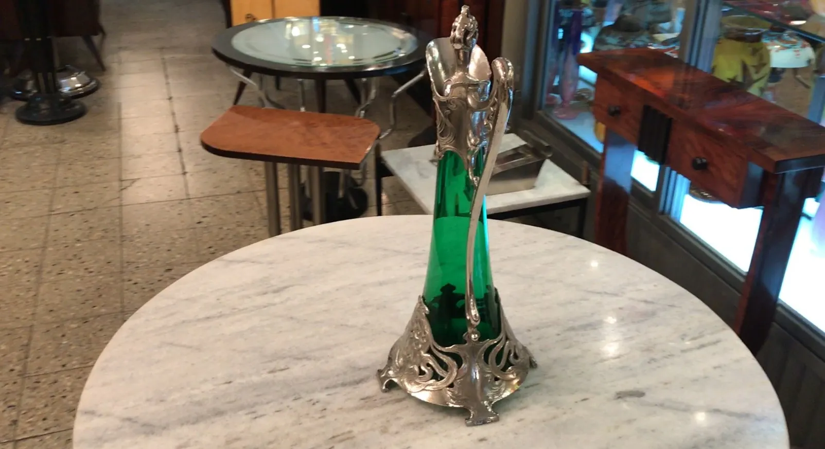 2 jarras wmf antiguas con detalle ornamental y cristal verde