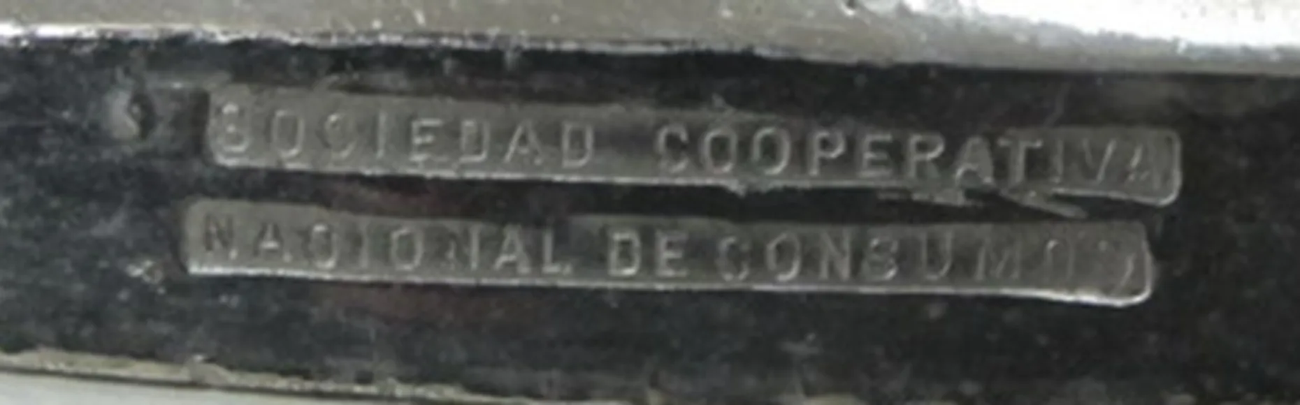 2 jarras wmf antiguas con detalle ornamental y cristal verde