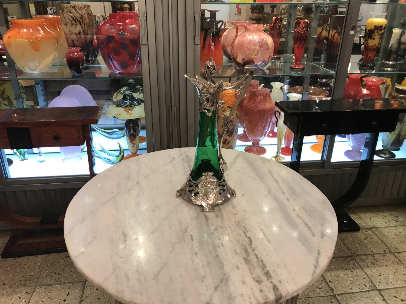 2 jarras wmf antiguas con detalle ornamental y cristal verde