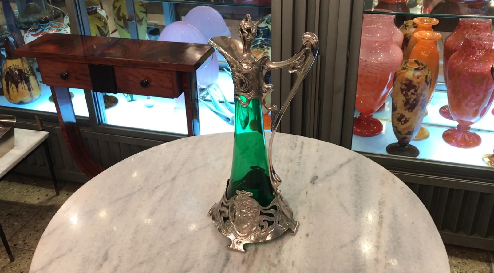 2 jarras wmf antiguas con detalle ornamental y cristal verde