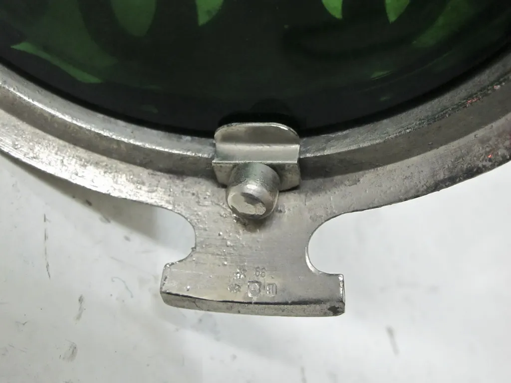 2 jarras wmf antiguas con detalle ornamental y cristal verde