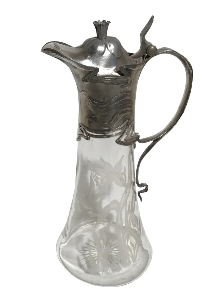 deux pichets anciens au design élégant WMF