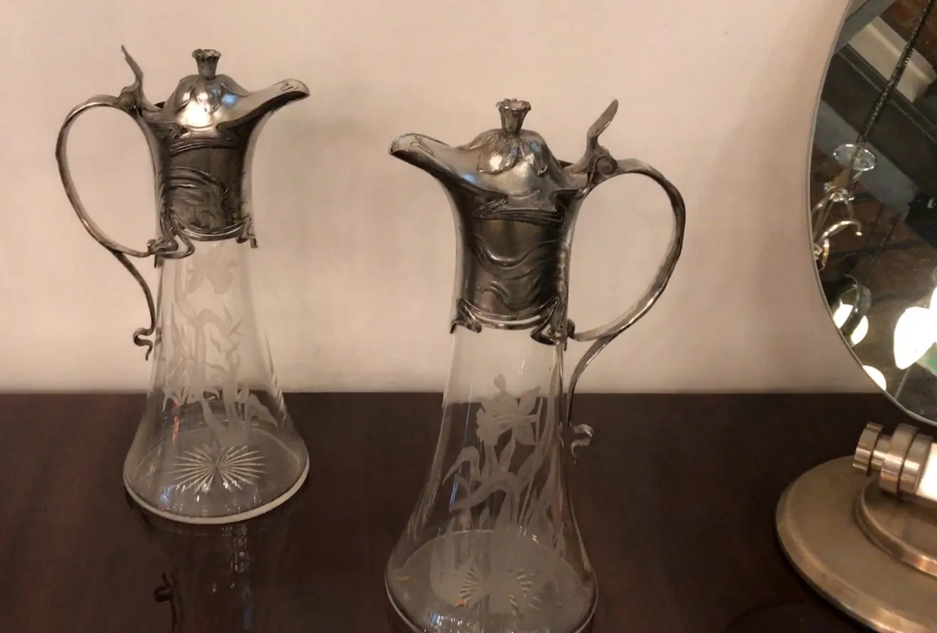 deux pichets anciens au design élégant WMF