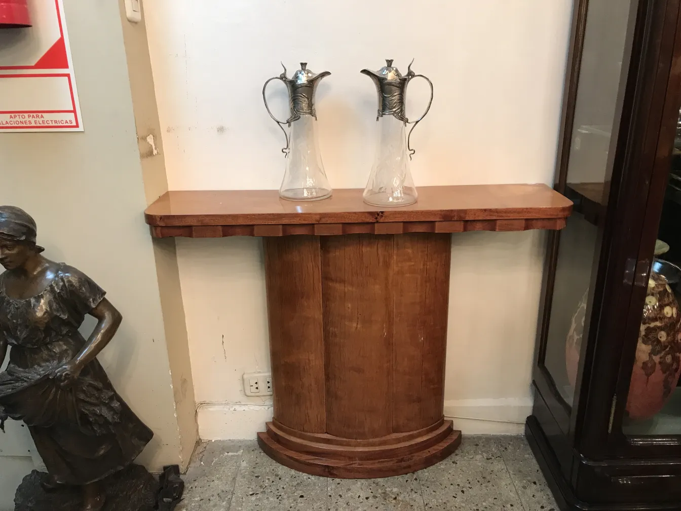 deux pichets anciens au design élégant WMF