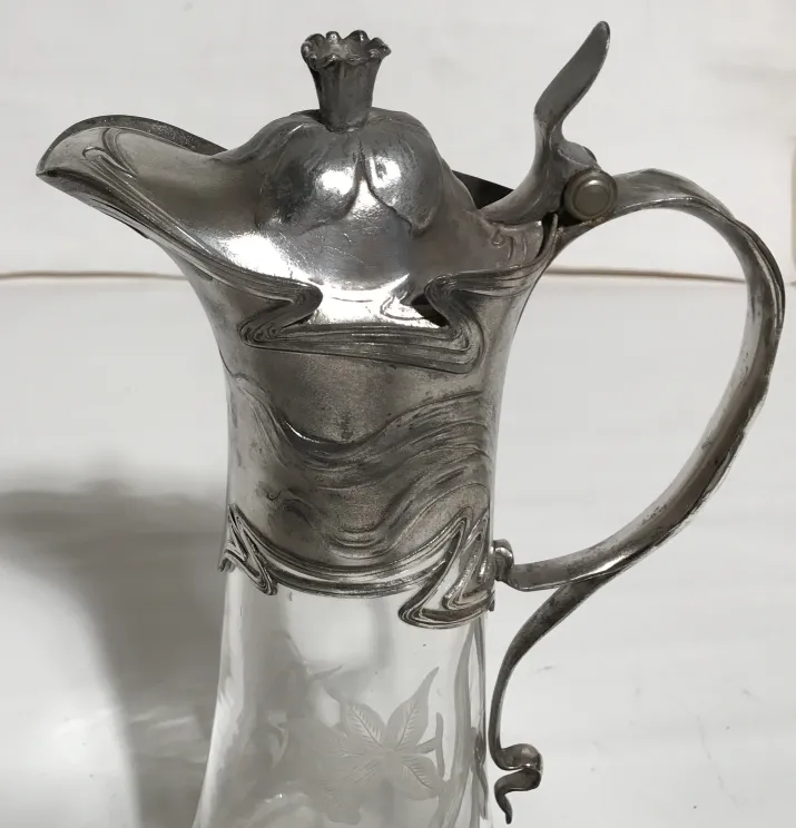 deux pichets anciens au design élégant WMF