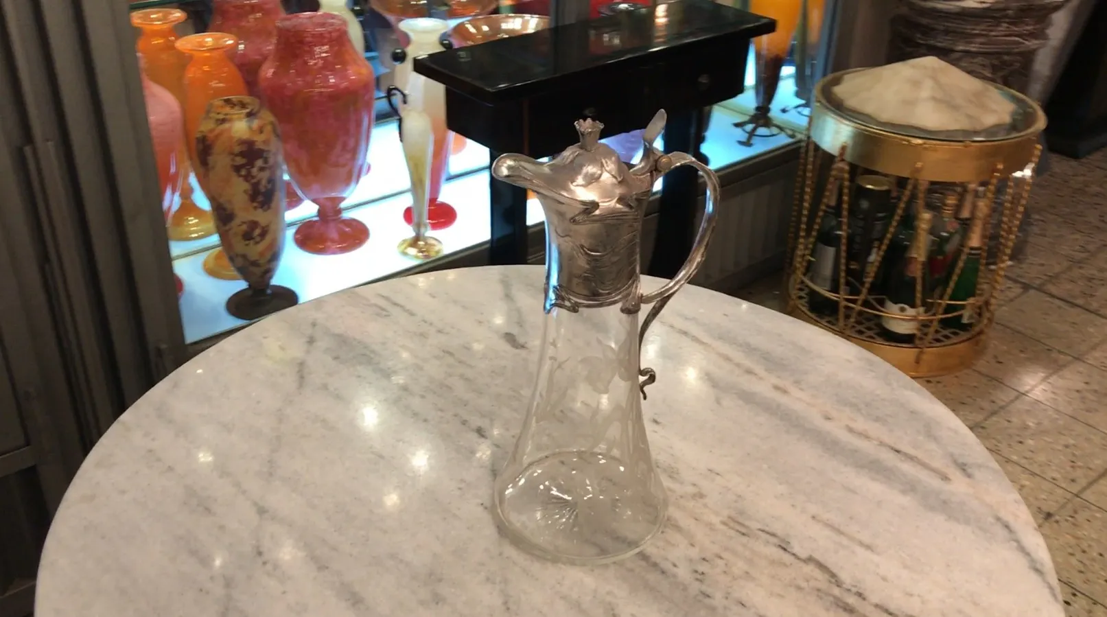 deux pichets anciens au design élégant WMF