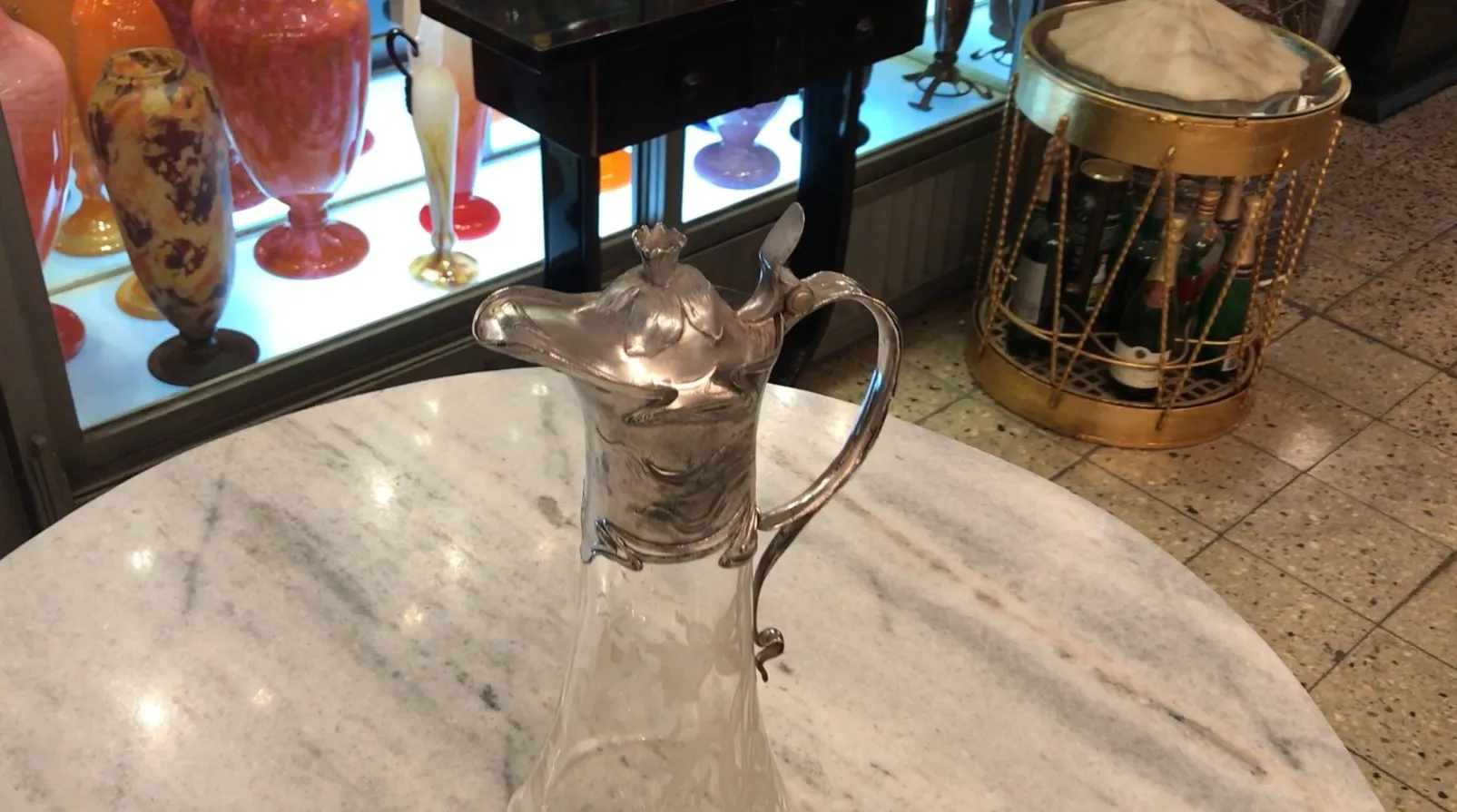 deux pichets anciens au design élégant WMF