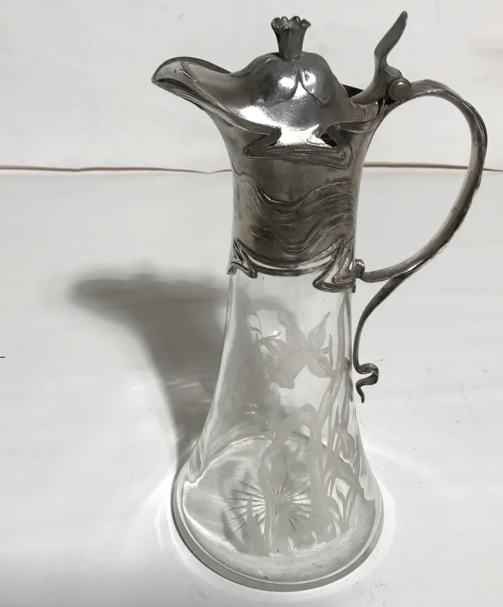 deux pichets anciens au design élégant WMF