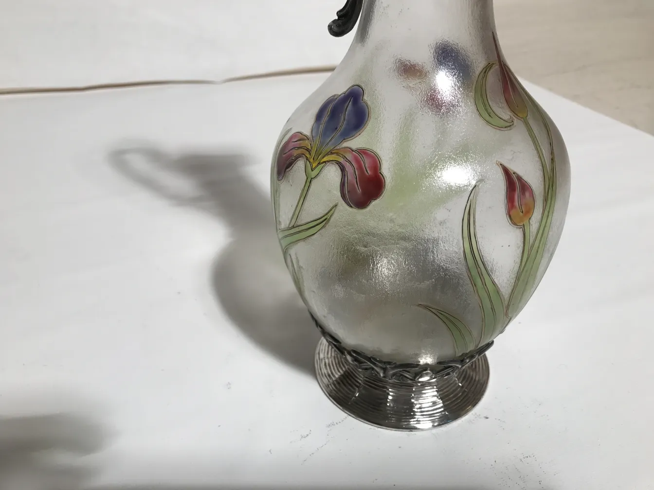 Elegantes jarras antigas WMF decoradas com flores