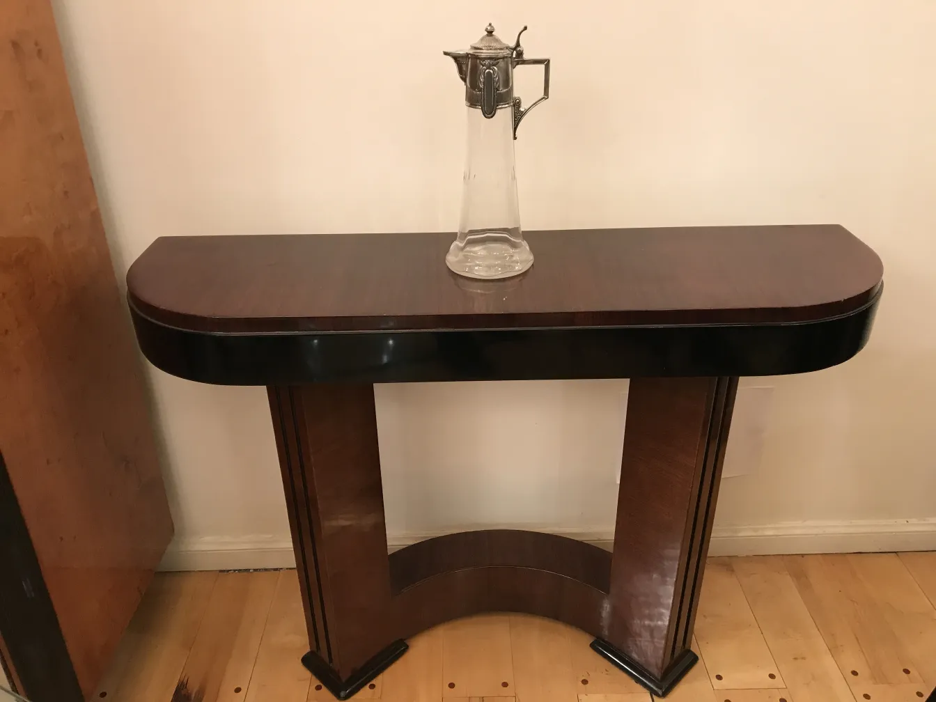 古老的WMF水瓶，优雅的玻璃和金属设计，完美的装饰。