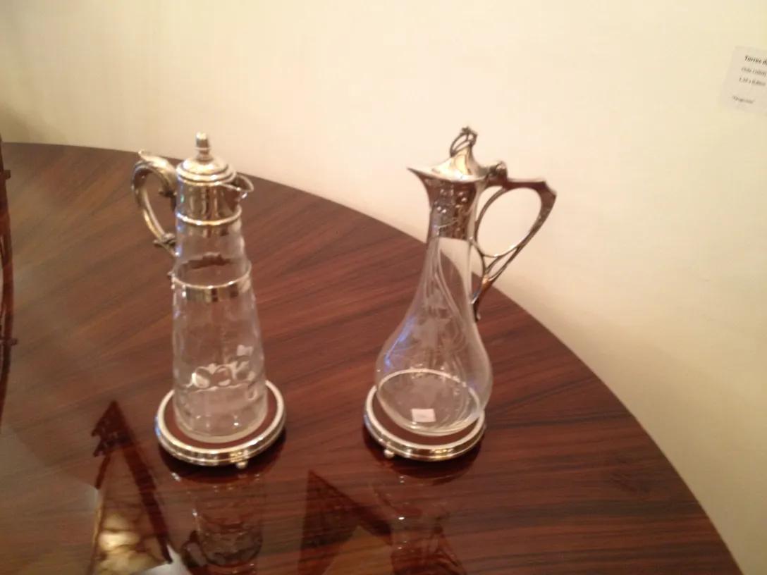 様々な形とサイズの古い إبريق ماء WMF