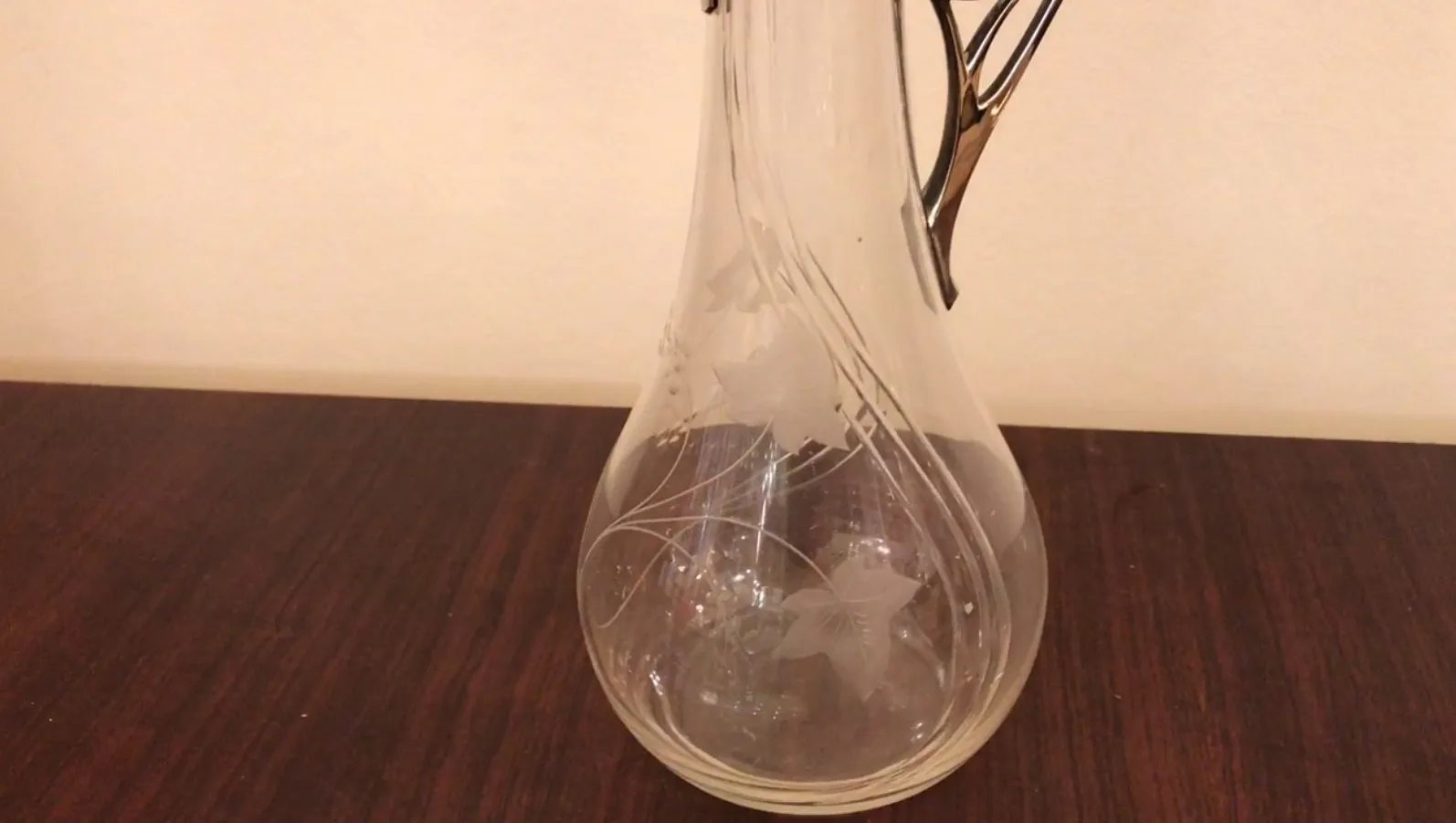 様々な形とサイズの古い إبريق ماء WMF