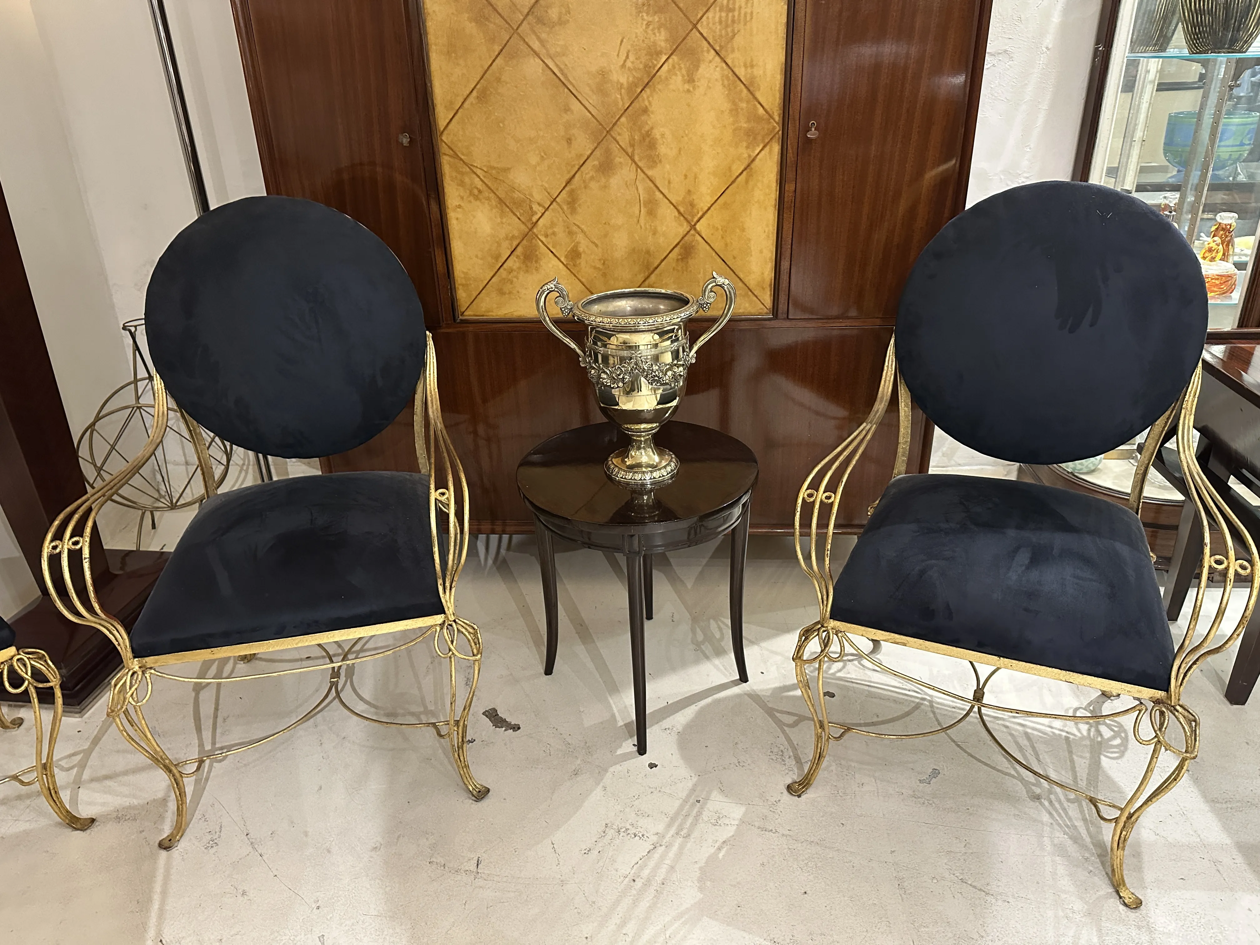 Set aus 2 antiken Champagnerkühlern wm mit elegantem Design. Goldene Details.