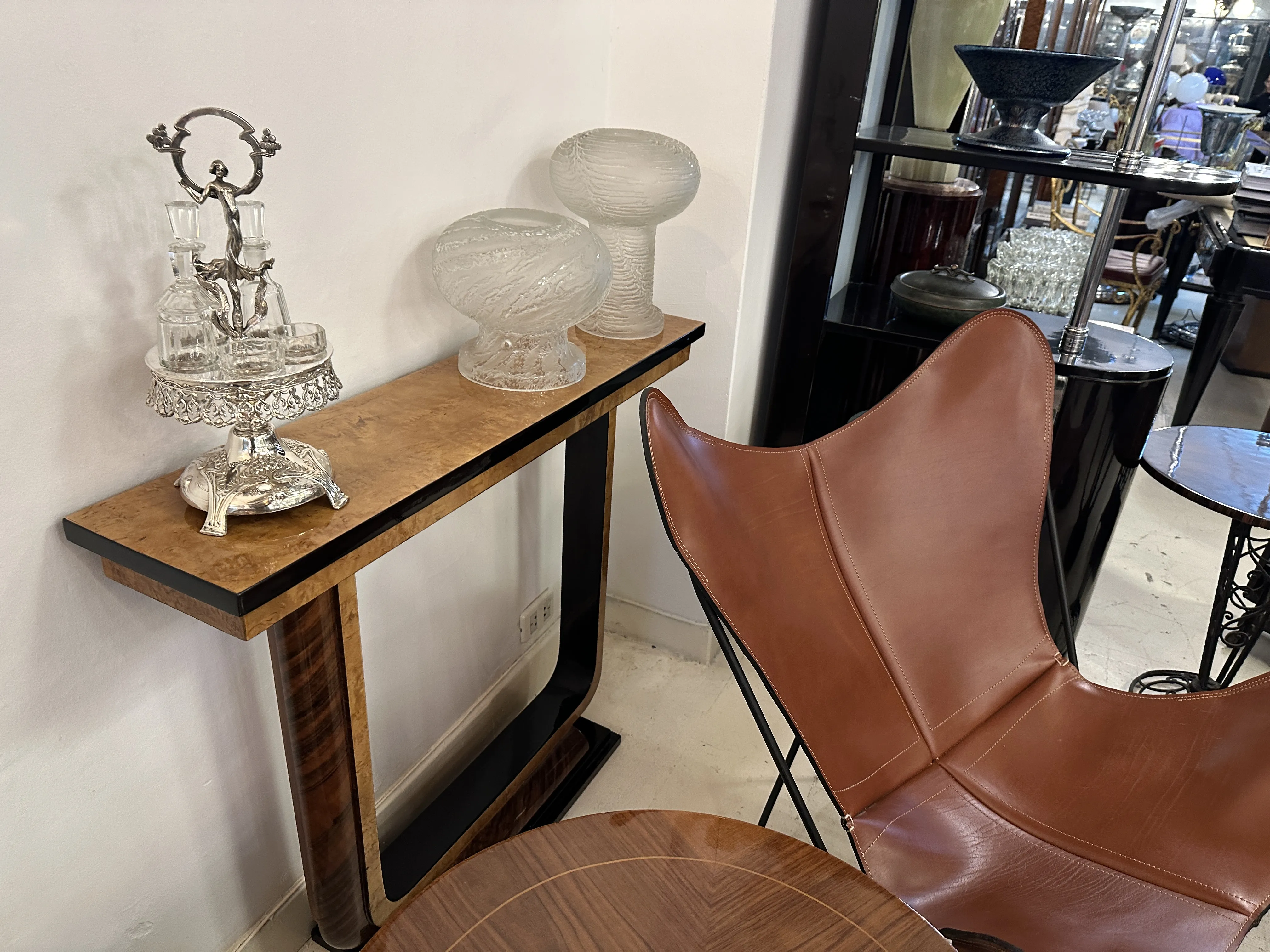 antiguo set de salero, pimentero, aceite y vinagre en vitrina