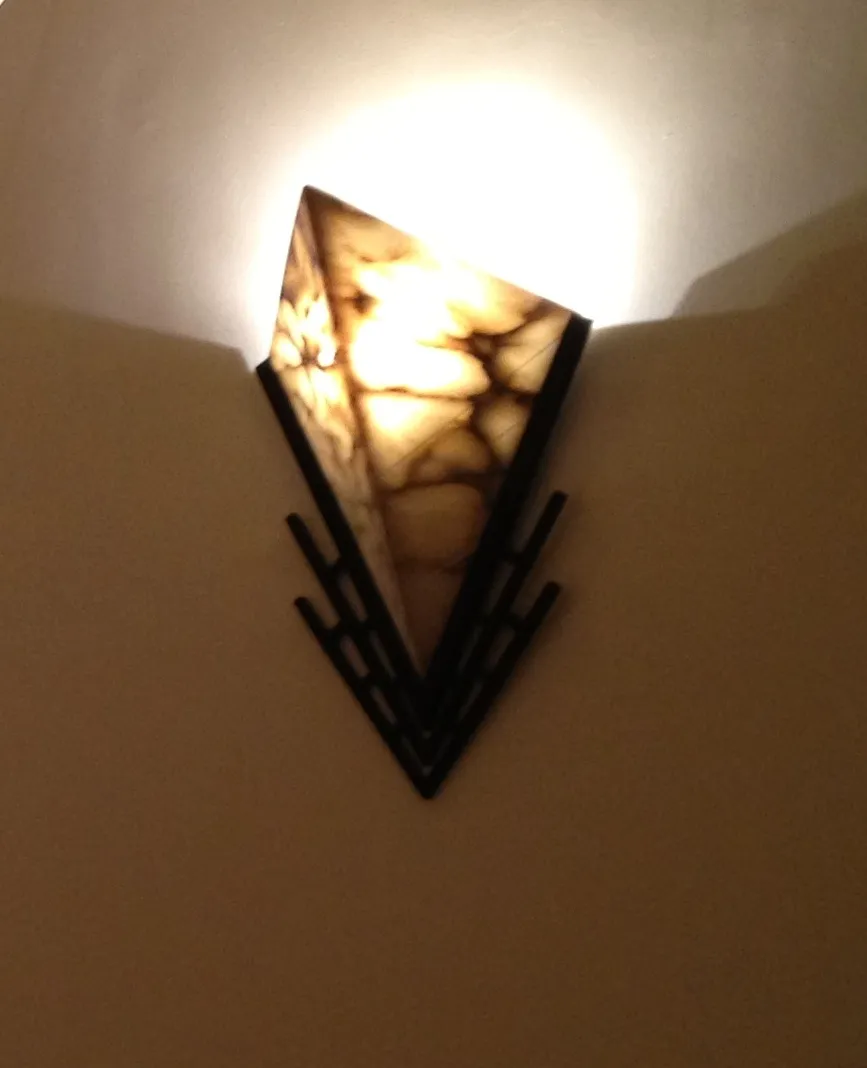 Antiguo par de apliques con diseño único de luz