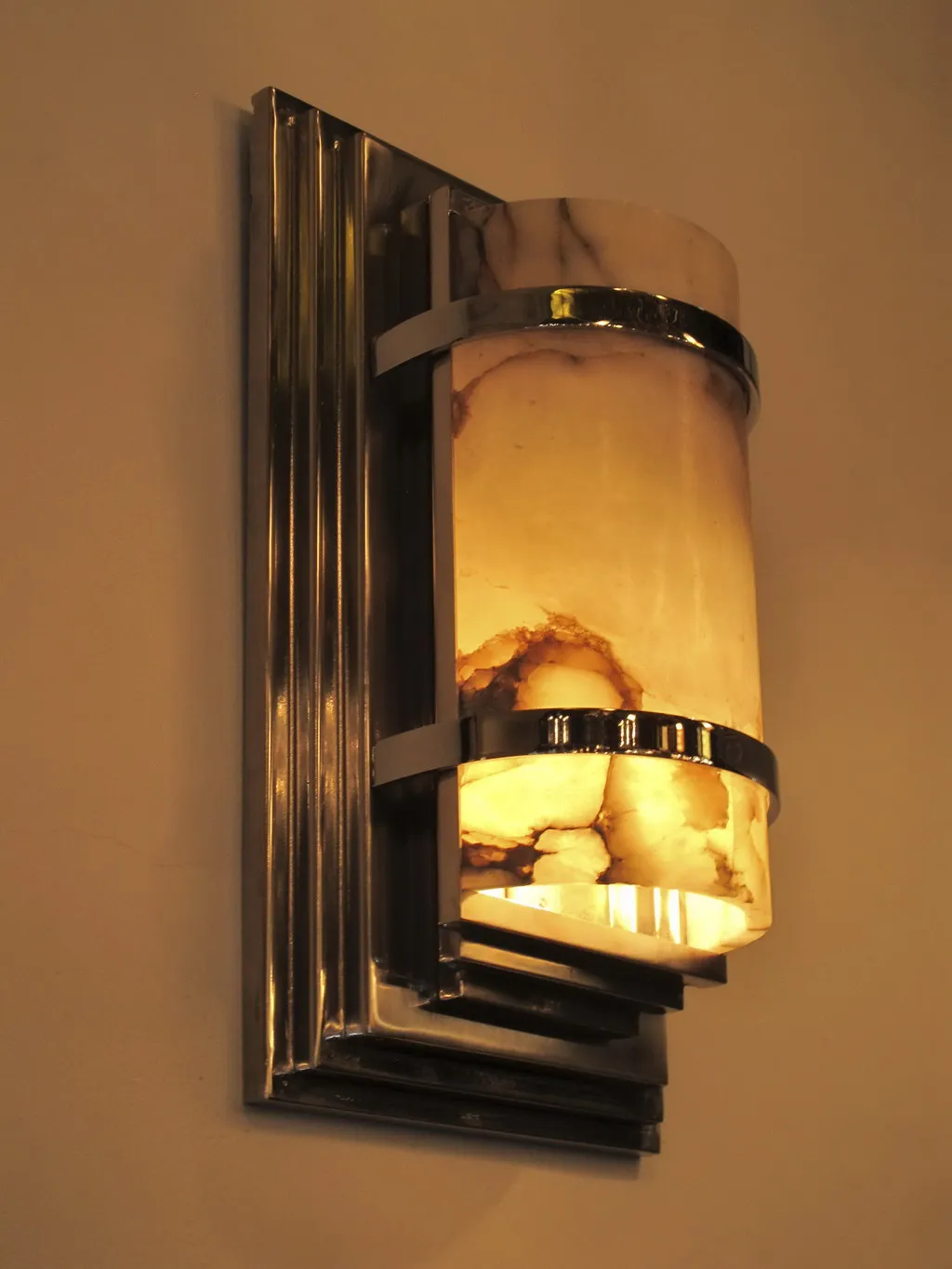 ثنائي-قديم-من-المصابيح-الجدارية-مع-ضوء-دافئ