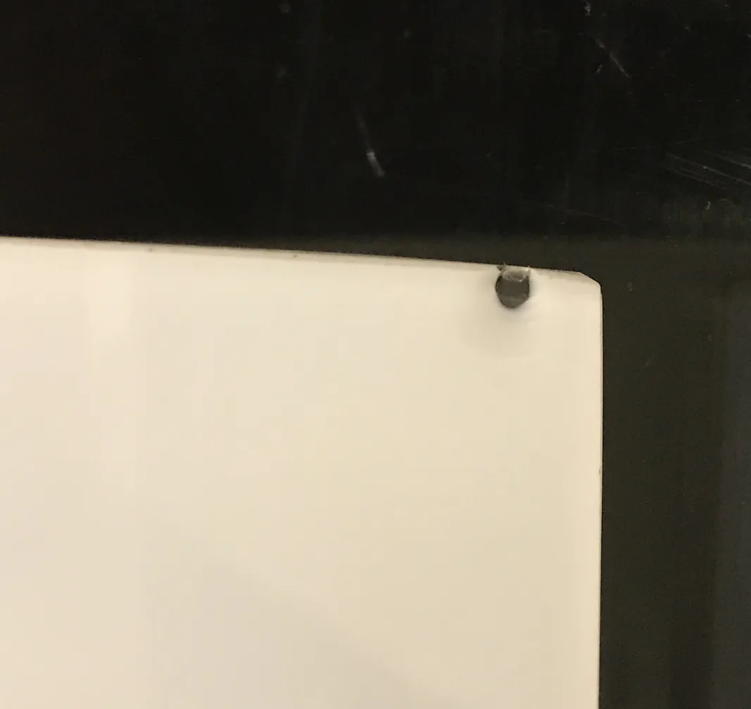 Luminárias de parede antigas com design clássico em um ambiente suave