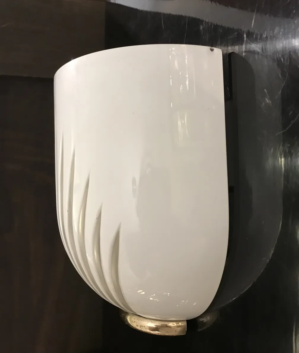 apliques de pared antiguos en color blanco, diseño elegante y curvado, perfecto para decoración