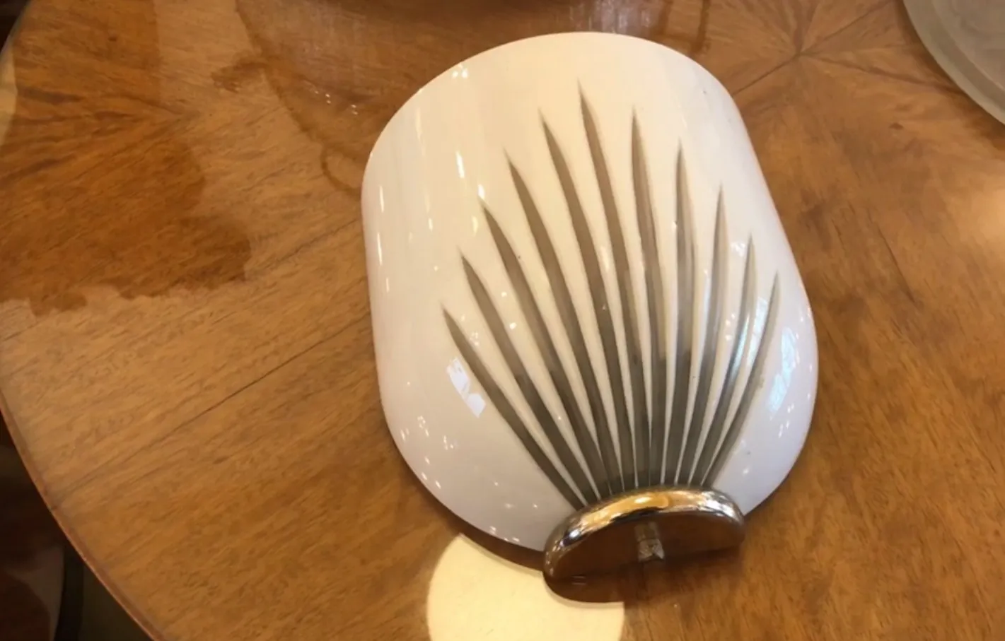 Elegante antike Paar Wandleuchter mit Reliefdesign