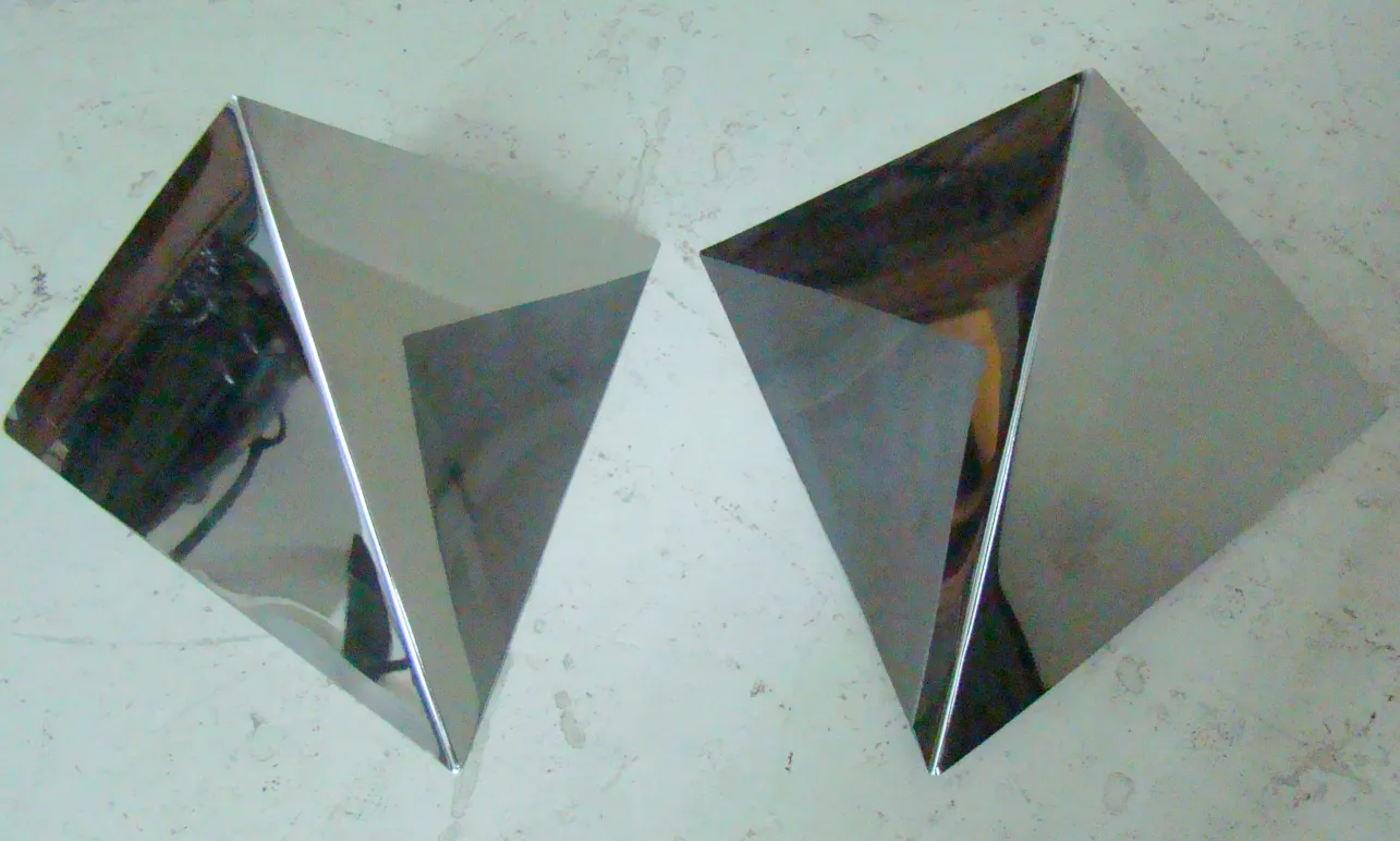 Elegantes antike Wandleuchter mit pyramidenförmigem Design