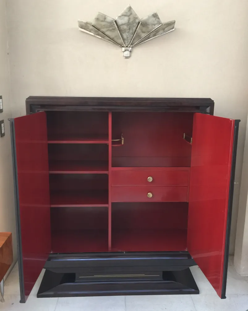 antike Wandleuchter mit elegantem Design in angenehmem Ambiente