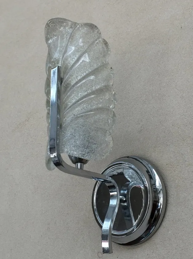 Coppia di applique antiche con design in vetro a foglia