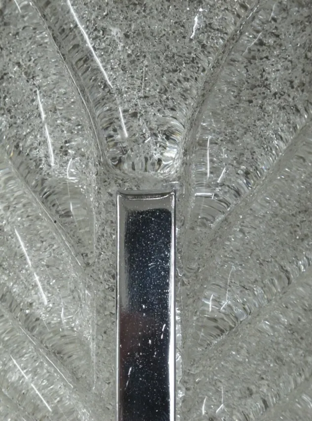 고전적인 조각 디자인을 가진 벽등 한 쌍