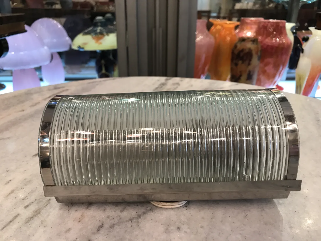 Paire d'appliques anciennes avec un design en verre strié