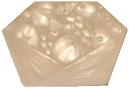 Paire d'appliques anciennes avec une forme hexagonale organique.