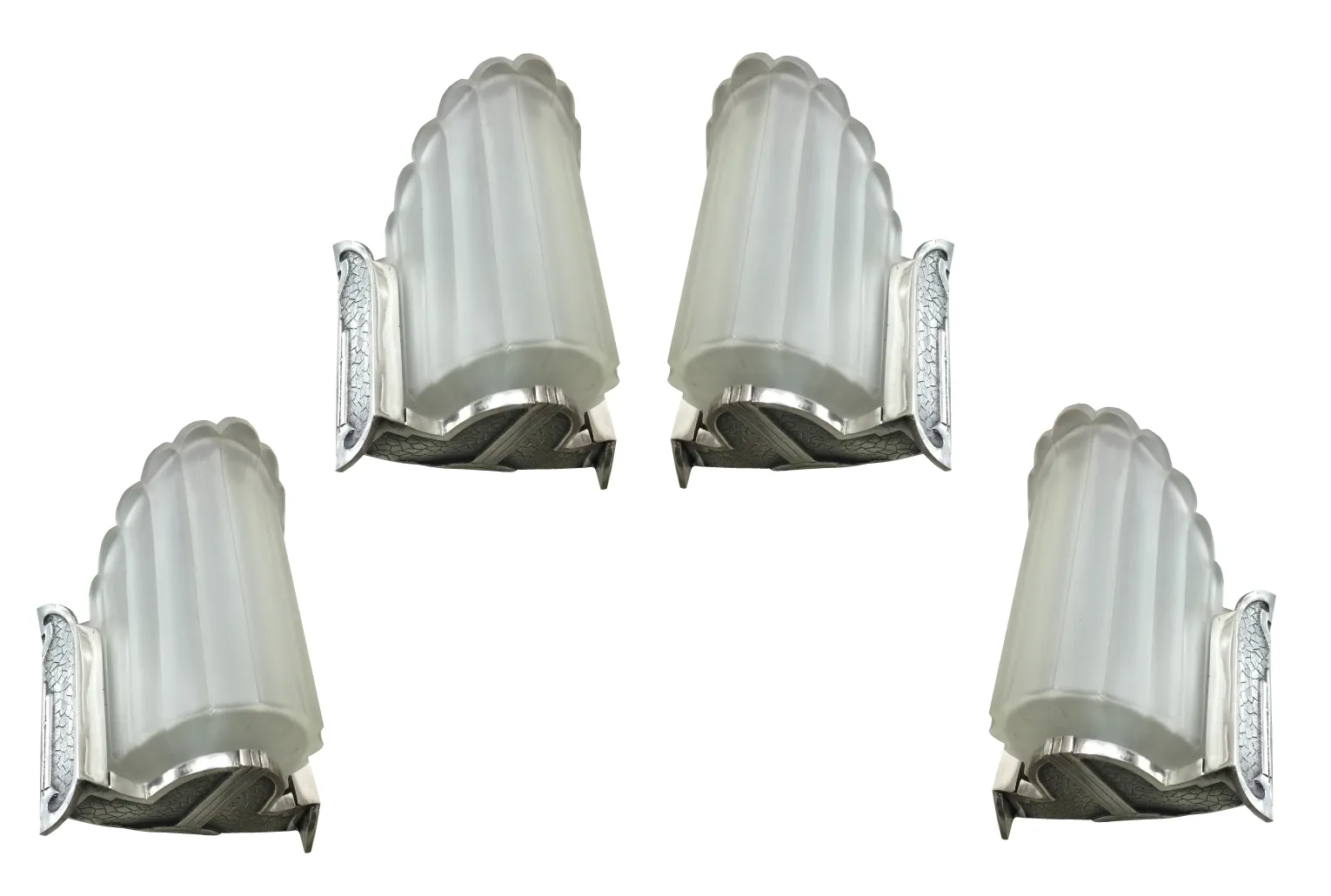 Paire d'appliques antiques élégantes avec un design en métal et en verre