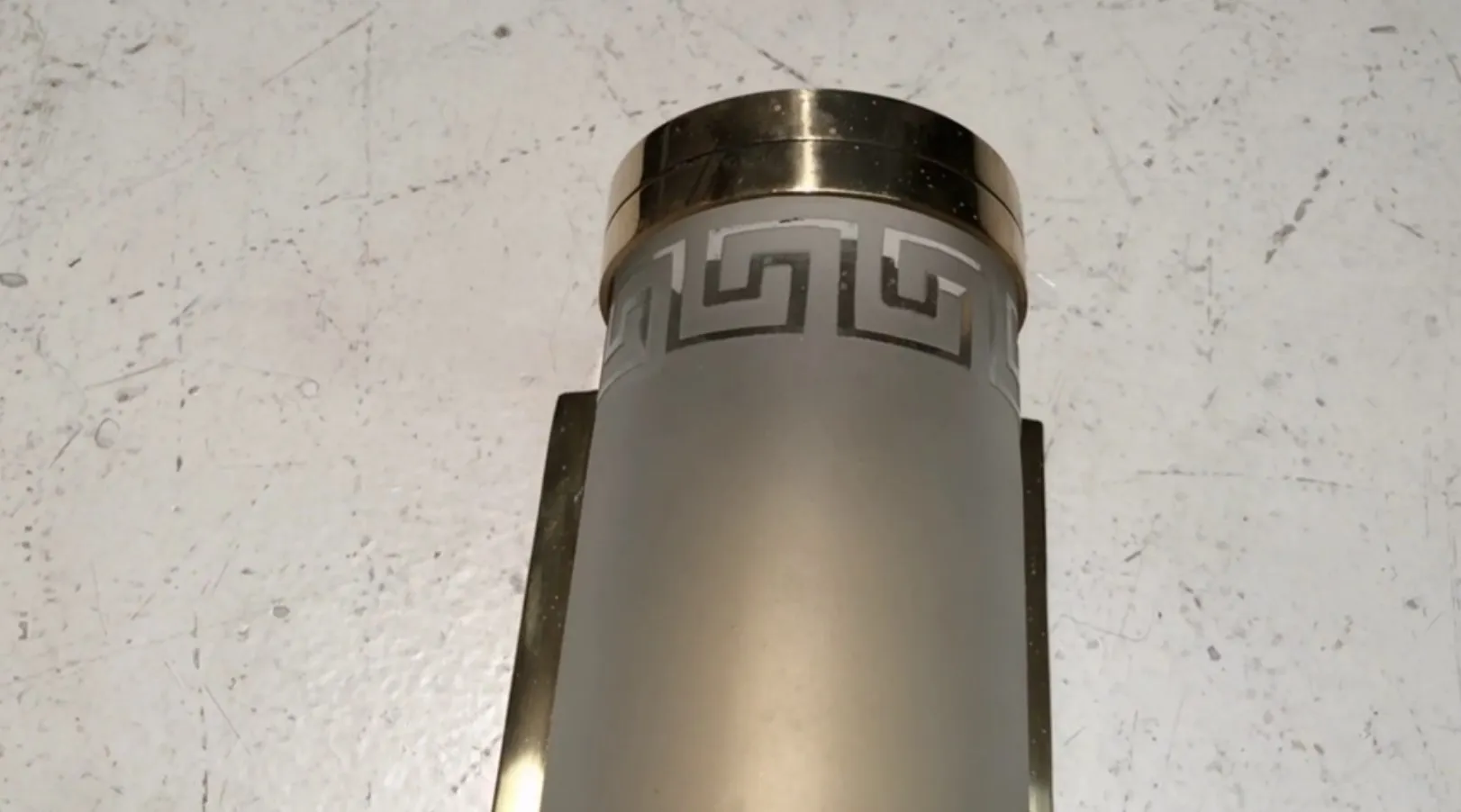 Applique eleganti con design classico, adatte a spazi d'epoca.