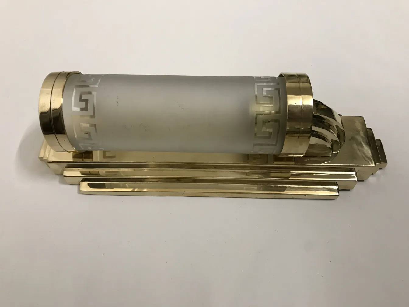 Paar antike Wandleuchten mit elegantem Design und sanftem Licht