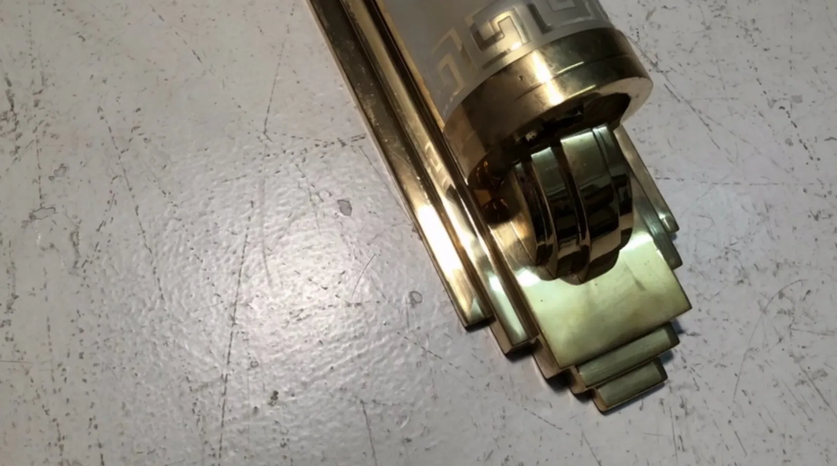 Elegante antikes Paar Wandleuchter mit aufwendigem Design