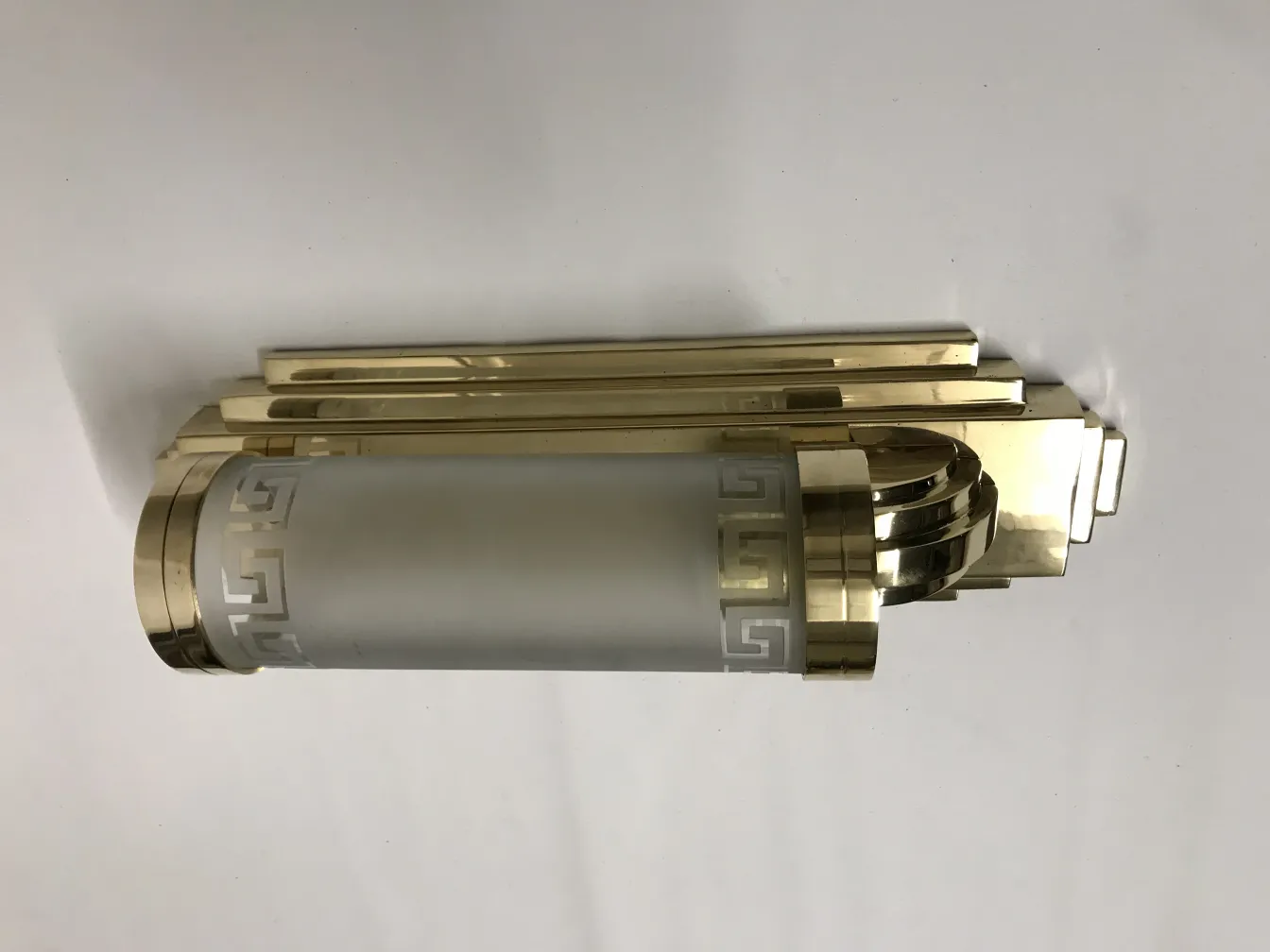 Paar antike Wandleuchter mit elegantem goldenen Design