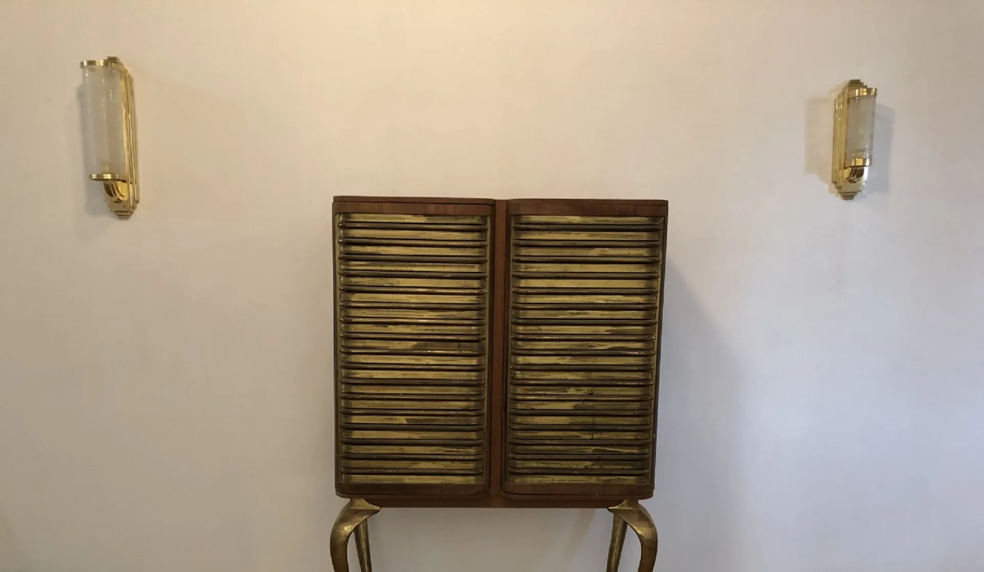 Antikes Wandleuchterpaar mit elegantem Design