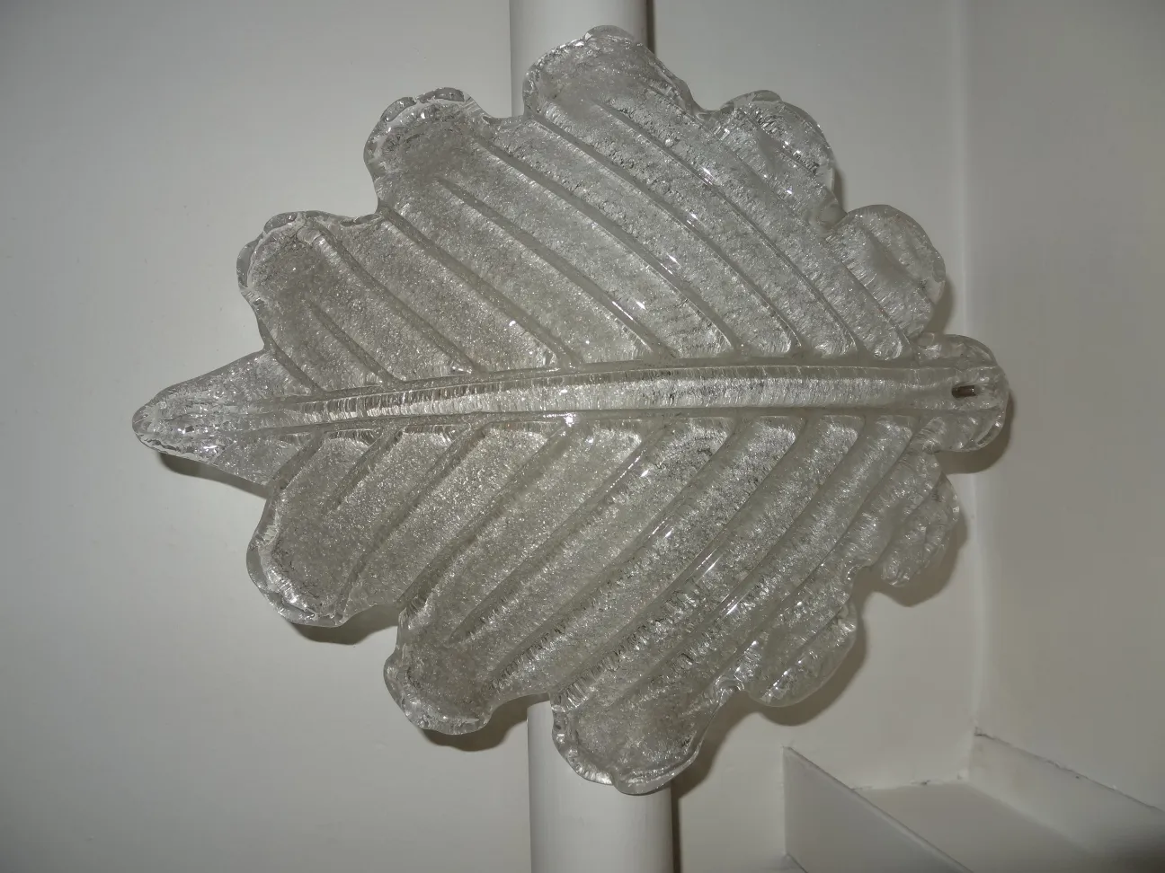 Antiguos apliques en forma de hoja, cristal claro, decorativos.