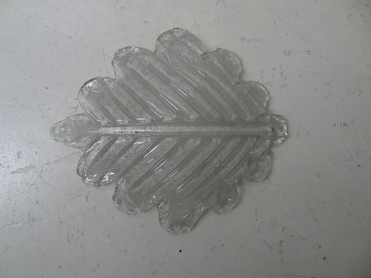 Par de luminárias de parede antigas com design de folha, decorativas.