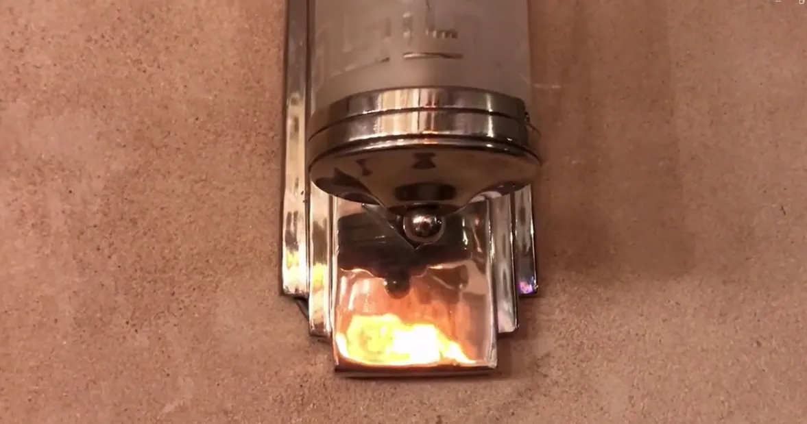 装飾に最適なエレガントなデザインの美しい古いウォールランプのペア